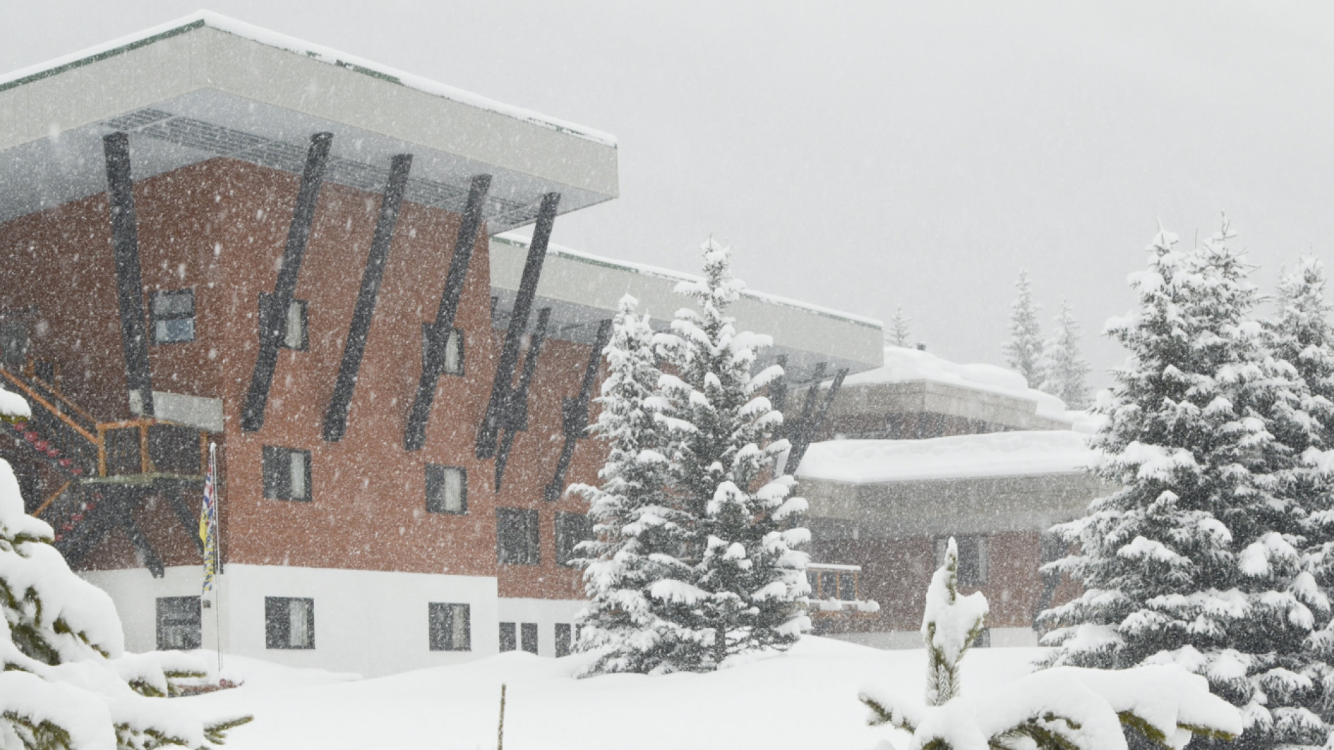 CMH Bugaboos Lodge