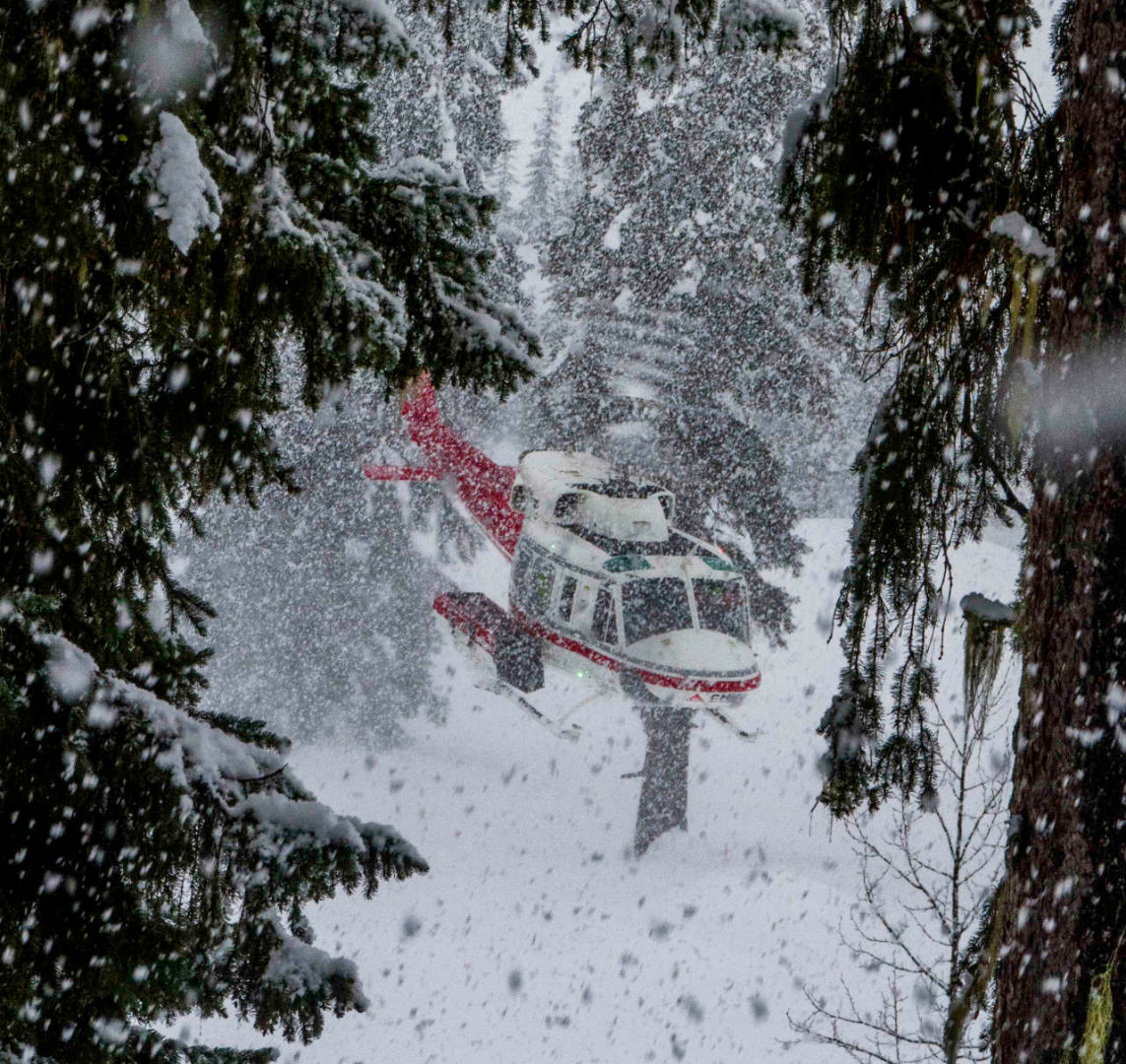 CMH Heliskiing Erfahrung Bell 212